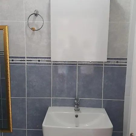 2 Bedroom Cosy House In *