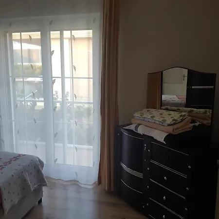 Appartement 2 Bedroom Cosy House In *